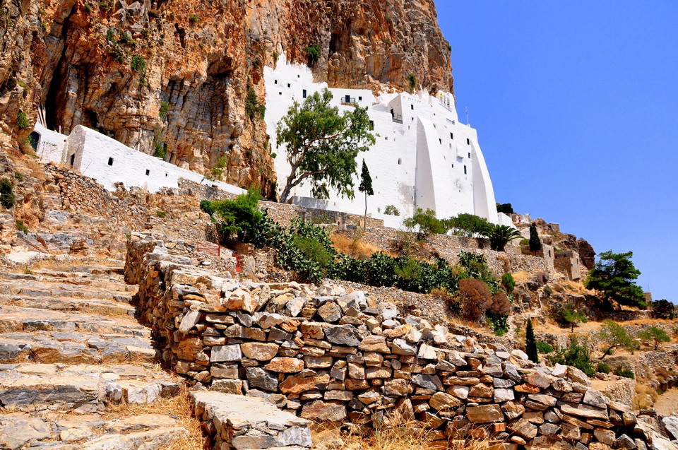  Manastir Panagia Hozoviotissa na ostrvu Amorgos 